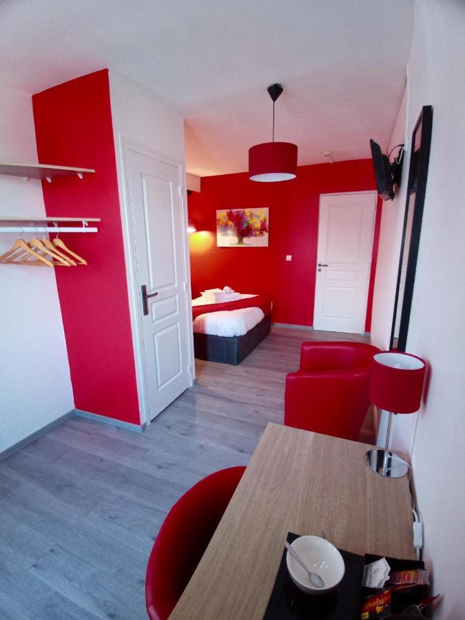 Les Remparts Hotell La Madelaine-sous-Montreuil Exteriör bild